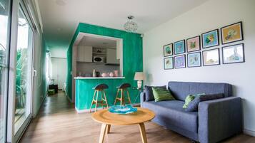 Premier-Apartment, Gartenblick | Gemeinsame Küchenausstattung | Mini-Kühlschrank, Mikrowelle, Ofen, Herdplatte