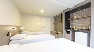 Minibar, skrivebord, strygejern/strygebræt, gratis Wi-Fi