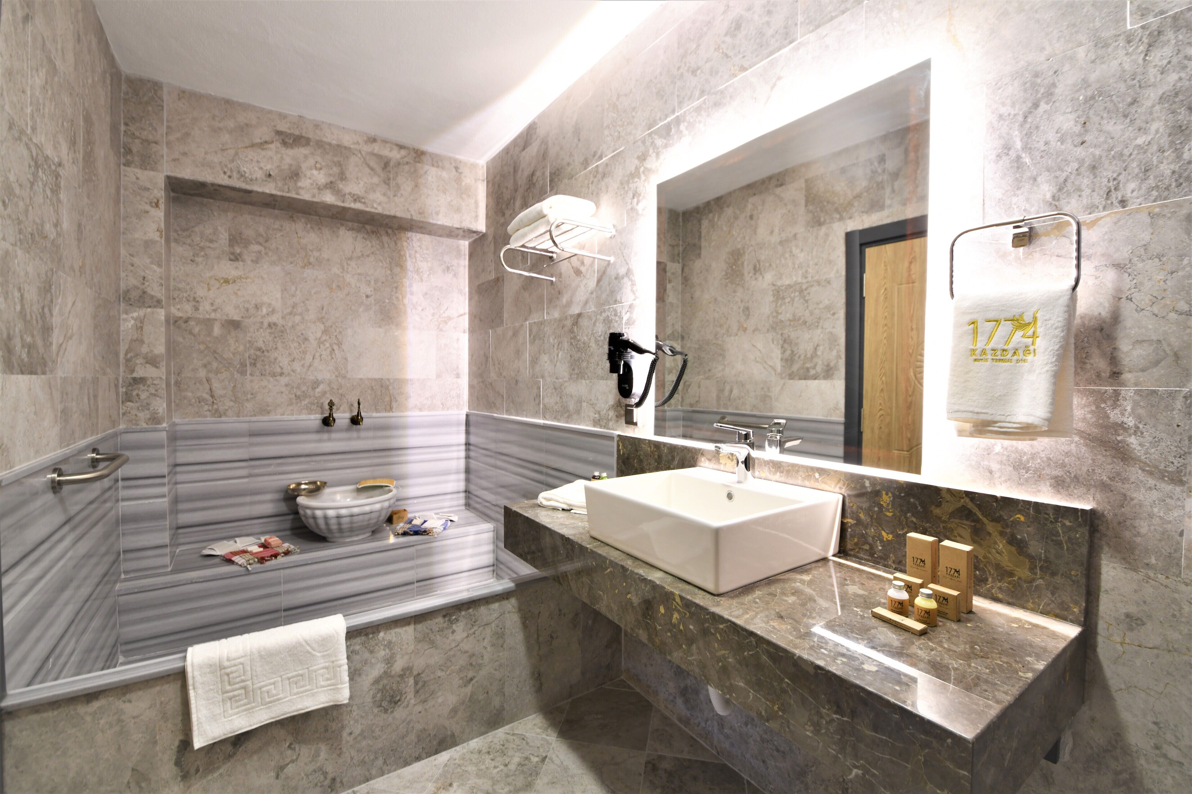 luxury double or twin room, multiple bedrooms, sea view | bathroom | free toiletries, hair dryer, bathrobes, slippers