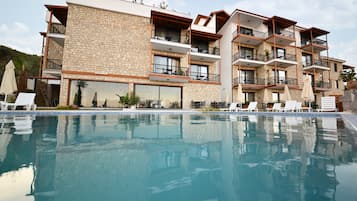 2 indoor pools, seasonal outdoor pool