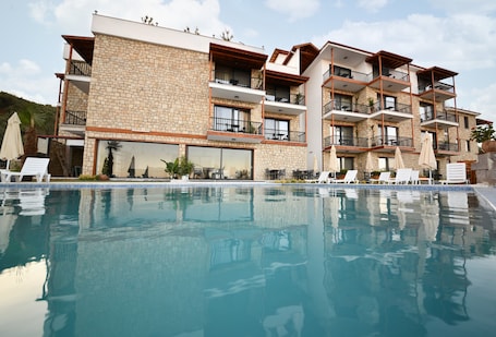 2 piscinas techadas, una piscina al aire libre de temporada