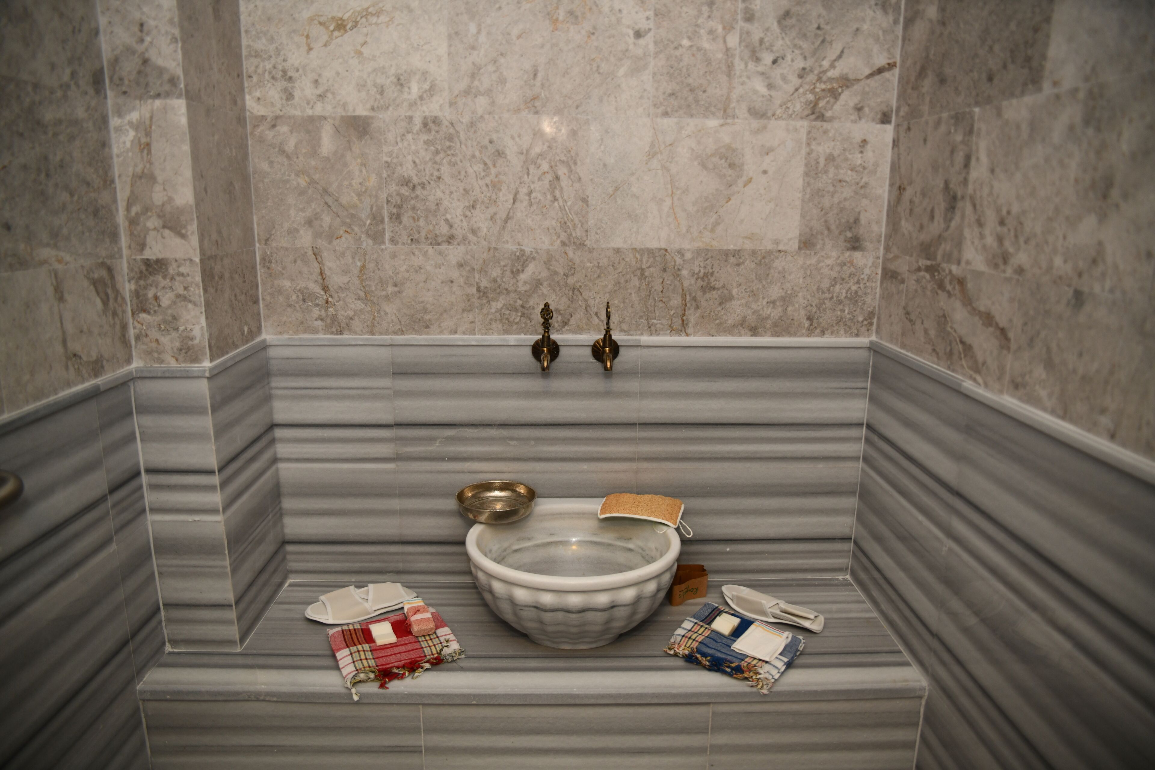 3 treatment rooms, massages