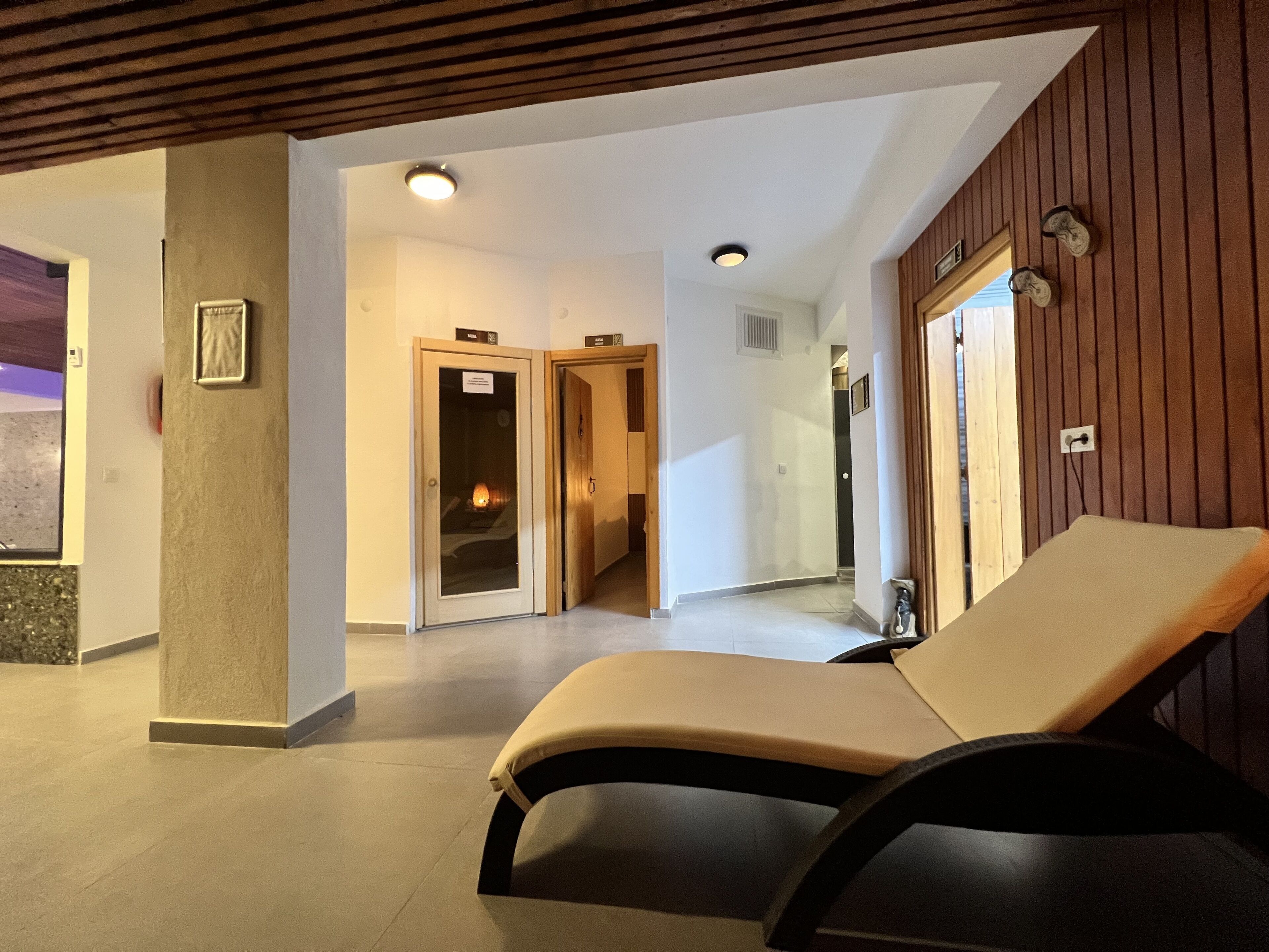 3 treatment rooms, massages