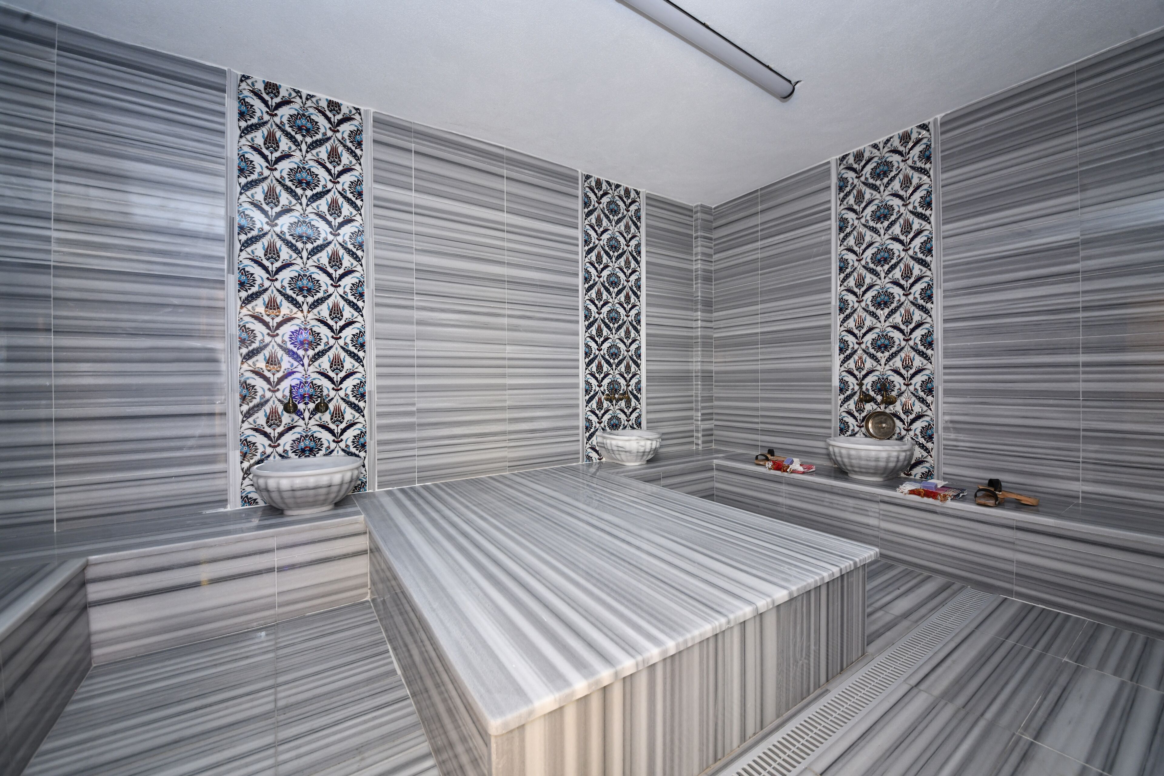 3 treatment rooms, massages