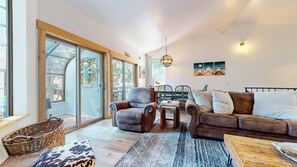 Smart TV, fireplace, DVD player