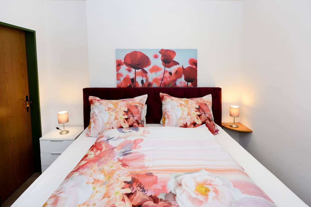 Apartamento, terraza | 1 dormitorio, caja fuerte, ropa de cama