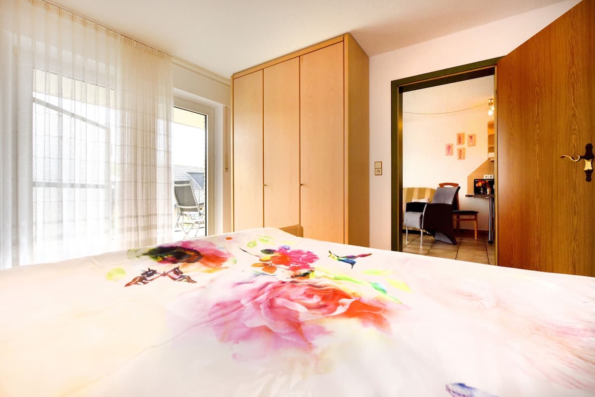 Apartamento, balcón | 1 dormitorio, caja fuerte, ropa de cama