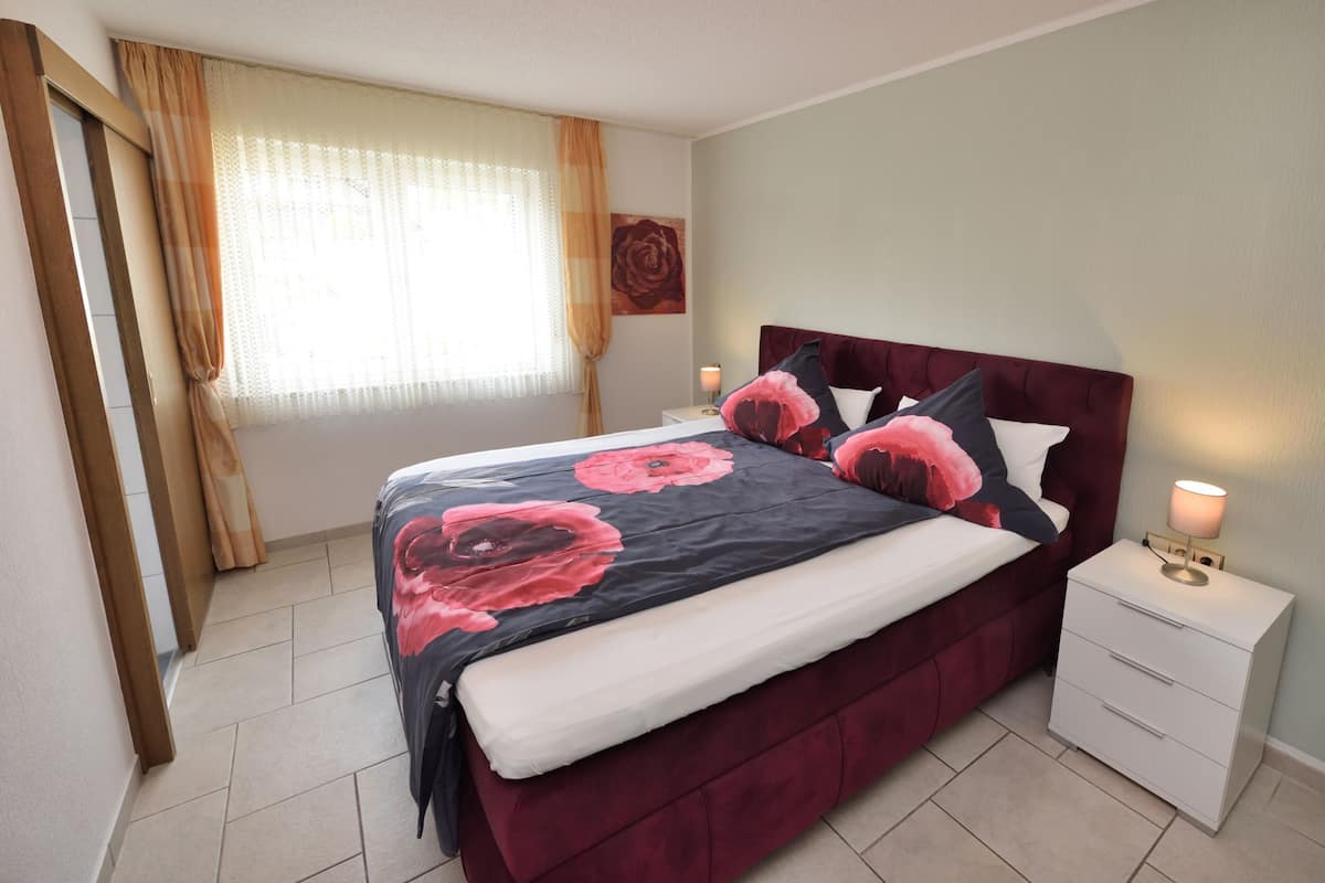 Apartamento, terraza | 1 dormitorio, caja fuerte, ropa de cama