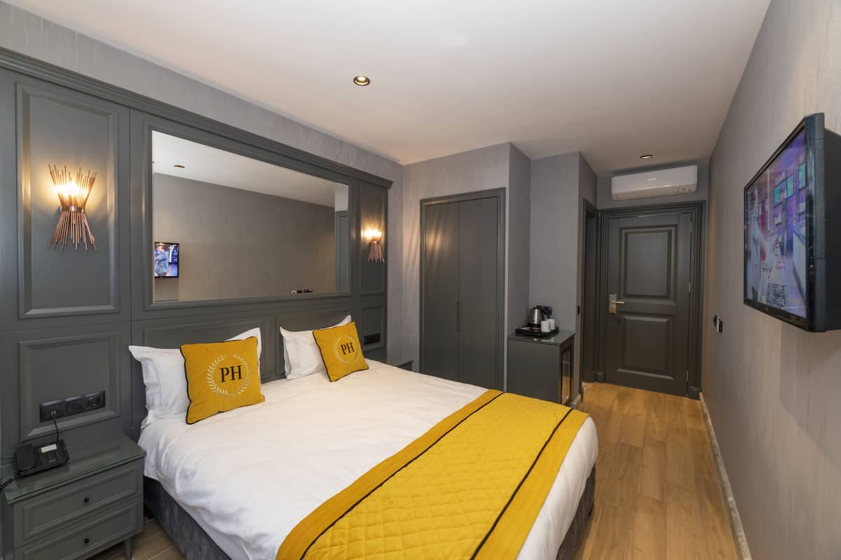 Premium bedding, minibar, in-room safe, desk