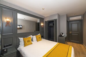 Premium bedding, minibar, in-room safe, desk - Peri Hotel Taksim (Istanbul)