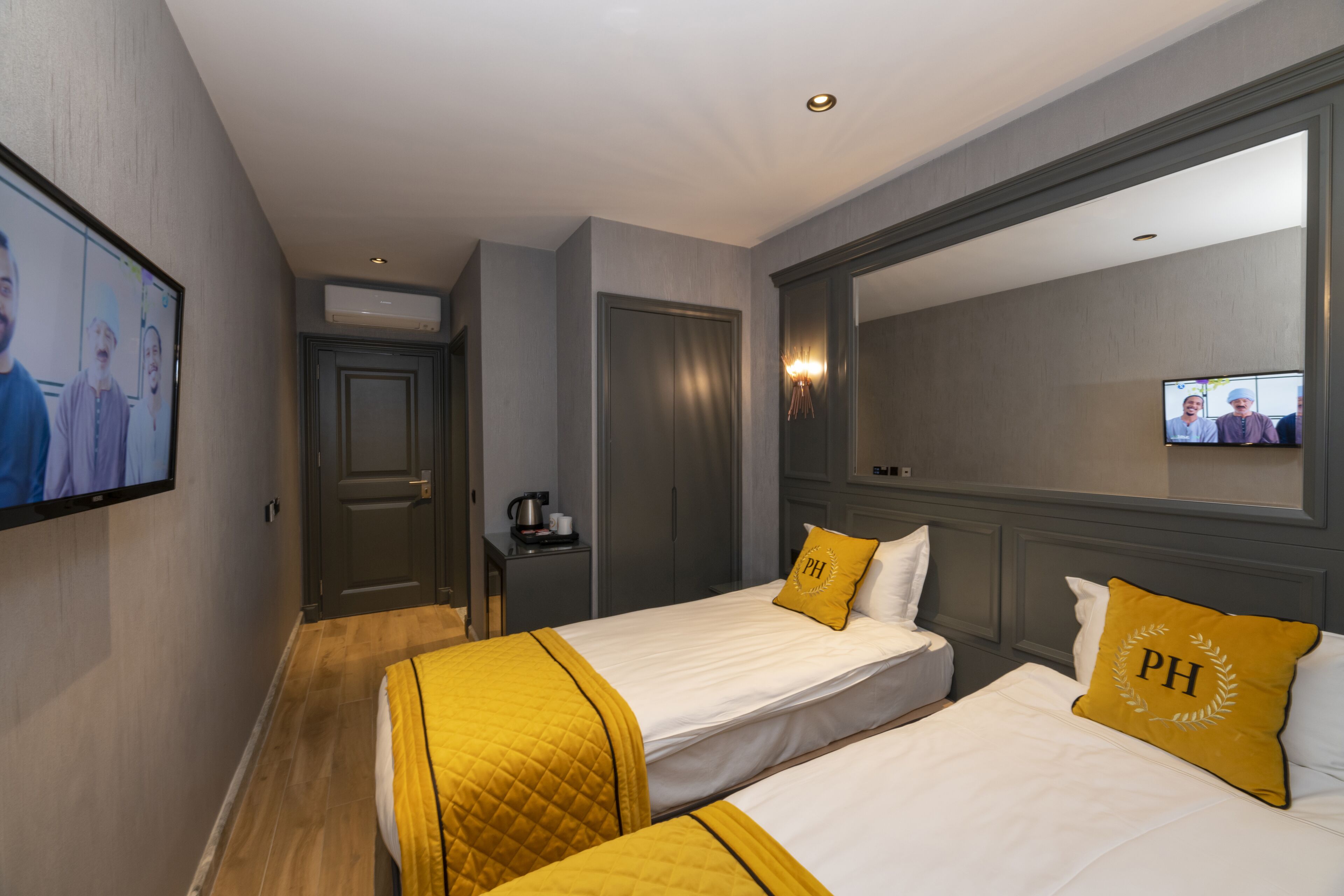 standard twin room | premium bedding, minibar, in-room safe, desk