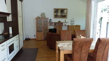 Ferienhaus | Essbereich im Zimmer