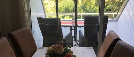 House | In-room dining