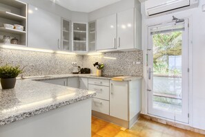 Kjøleskap, mikrobølgeovn, ovn og oppvaskmaskin