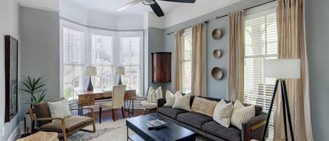 Télévision, cheminée