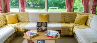 Tadpole Retreat x2 bedrooms, Kitchen, Bathroom & Lounge & Wifi