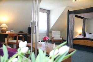 Desk, laptop workspace, free WiFi - Zur Kaiserpfalz (Kaiserpfalz)