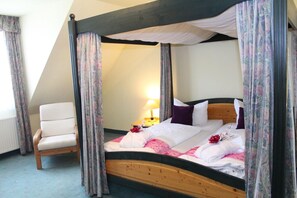 Desk, laptop workspace, free WiFi - Zur Kaiserpfalz (Kaiserpfalz)