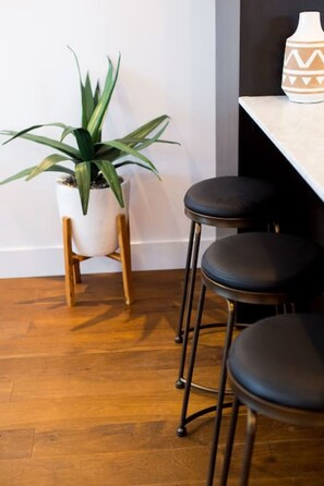 Interior - Spacious 2 Bedroom Condo in Little Italy (Montréal)