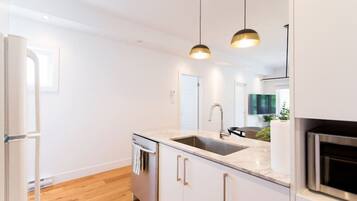 Fridge, microwave, oven, coffee/tea maker