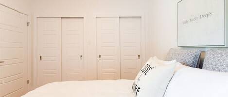 1 bedroom, desk, iron/ironing board, free WiFi