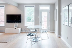 Dining - Explore Montreal from Sleek Contemporary Apartment (Montréal)