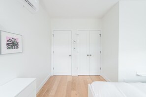 Unclassified image, 2 of 16, button