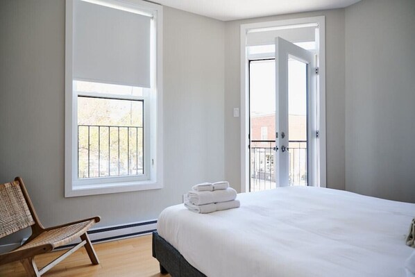 3 bedrooms, desk, iron/ironing board, free WiFi