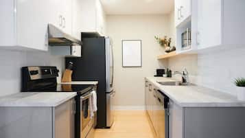 Refrigerador, microondas, horno y parrilla de estufa