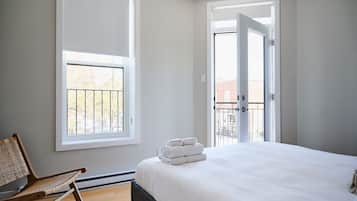 3 bedrooms, desk, iron/ironing board, free WiFi