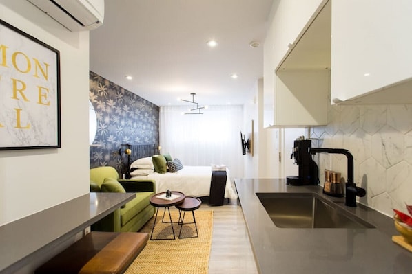 1 habitación, tabla de planchar con plancha, wifi gratis y ropa de cama 