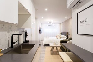 1 habitación, tabla de planchar con plancha, wifi gratis y ropa de cama 