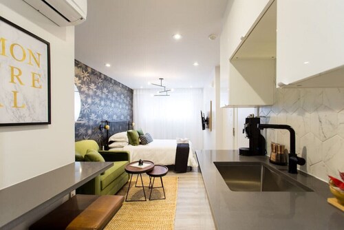 6768 - 104 · Palms Little Italy Studio with full bathroom by Denstays