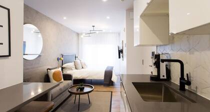 6768 - 304 · Romantic Studio in the Heart of Little Italy by Denstays