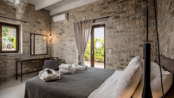 Luksushuvila, 4 makuuhuonetta | 3 makuuhuonetta, egyptinpuuvillaiset lakanat, ylelliset vuodevaatteet