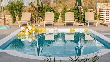 Vila superluxo, 4 quartos | Piscina | Piscina externa, guarda-sóis, espreguiçadeiras