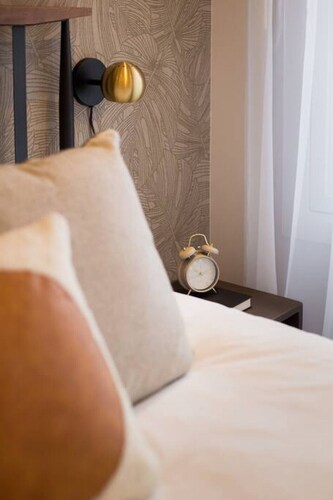 6768 - 402 · Blue Oasis Studio with Full Kitchen and Bath by Denstays