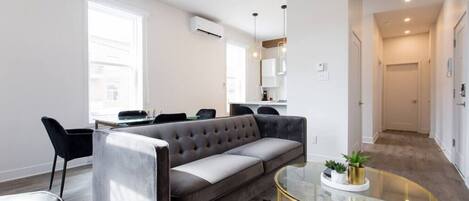 Flat-screen TV, Netflix, streaming services