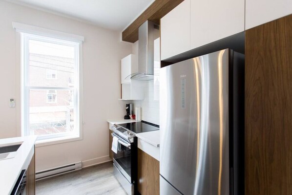 Fridge, microwave, oven, dishwasher