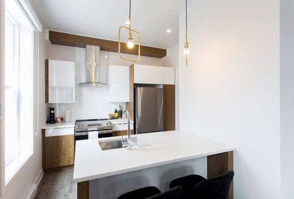 Fridge, microwave, oven, dishwasher