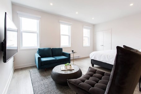 1 bedroom, desk, iron/ironing board, travel cot. Live Like a Local in this Superb Loft by Denstays