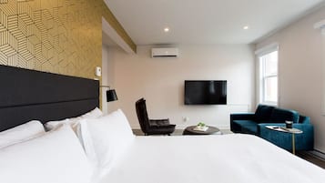 1 Schlafzimmer, Schreibtisch, Bügeleisen/Bügelbrett, Reisekinderbett