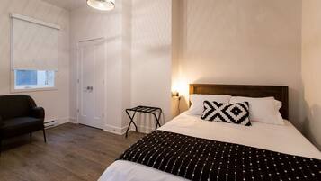 2 bedrooms, desk, iron/ironing board, travel cot
