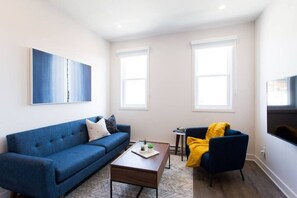 Flat-screen TV, Netflix, streaming services
