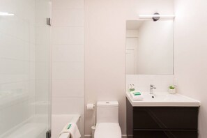 Séchoir à cheveux, serviettes fournies