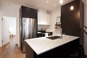 Fridge, microwave, oven, stovetop
