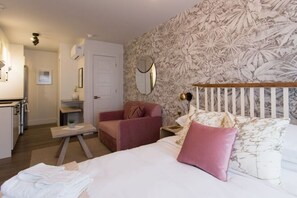 1 bedroom, iron/ironing board, free WiFi, bed sheets