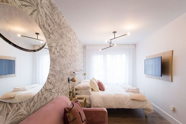 1 habitación, tabla de planchar con plancha, wifi gratis y ropa de cama 