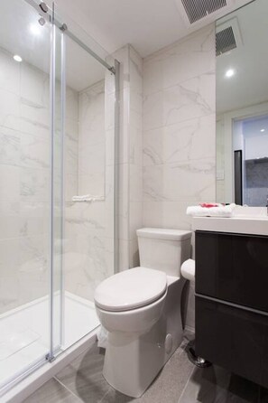 Séchoir à cheveux, serviettes fournies