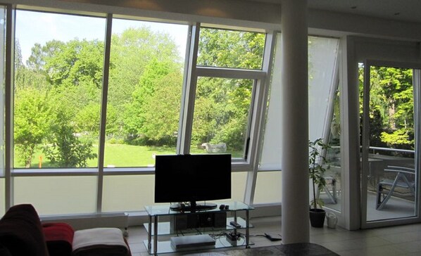 Apartment | Living room | 19-inch TV with cable channels, DVD player - Fewo am Kurpark (Bad Sassendorf)